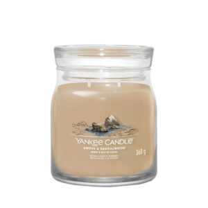 YANKEE CANDLE Signature Vonná svíčka střední 2 knoty Amber & Sandalwood 368 g